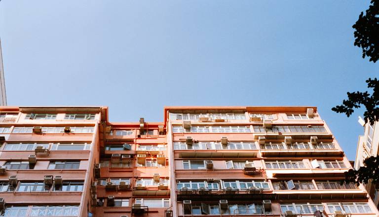 Izzivi prihodnje vlade: Zagotavljanje stanovanj, aktiviranje praznih stanovanj, spodbujanje dolgoročnega oddajanja