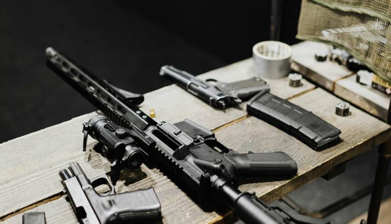 Gorenjec na kranjskem sodišču: Slađan vozil orožje iz Bosne v Francijo