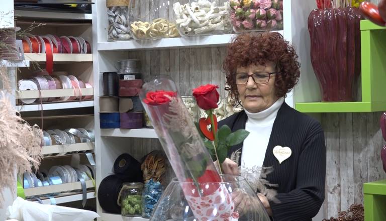 Valentinova razvajanja v Pomurju: Od rdečih vrtnic do čokolade, termalne vode in unikatnega nakita