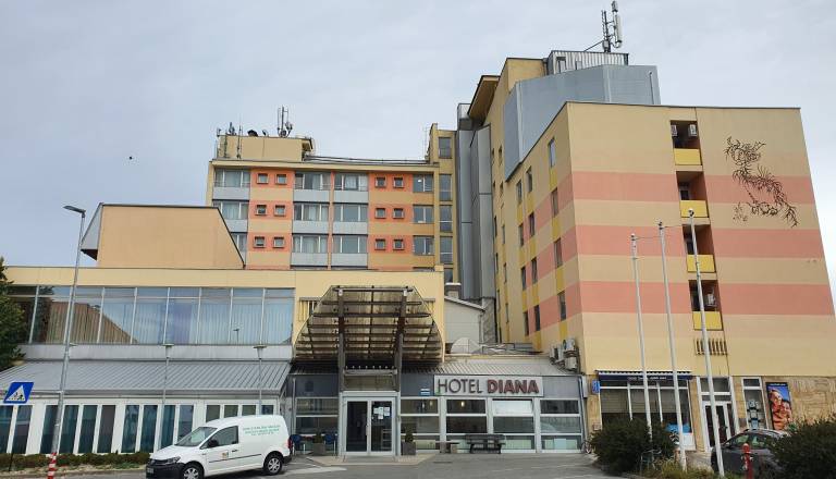 Obravnava za milijonsko tožbo Rituperja proti Domu starejših Rakičan preklicana, Hoblaj znova z zdravniškim opravičilom