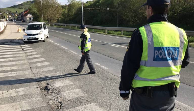 Za volan brez maske in brez promilov: Policija ta konec tedna poostruje nadzor