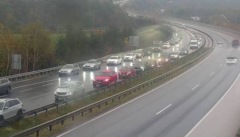 Silovito trčenje na avtocesti Maribor-vzhod: Eno vozilo zagorelo, ena oseba poškodovana