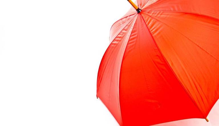 Poceni dežnik: darilo ali tveganje za ugled?