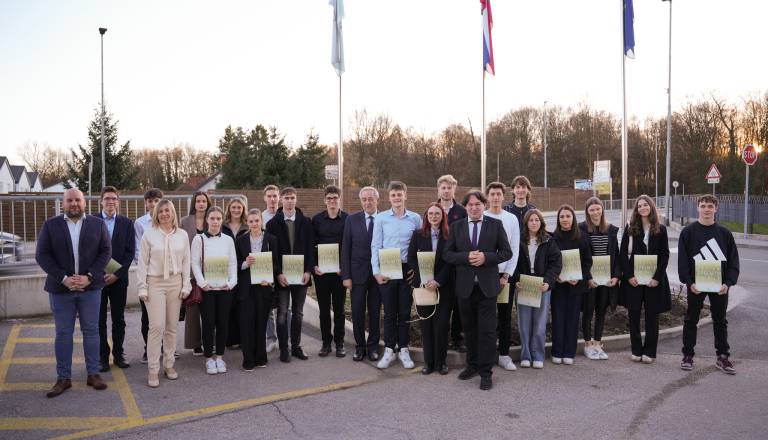 FOTO in VIDEO: V Moravskih Toplicah študenti podpisali pogodbe o štipendiranju