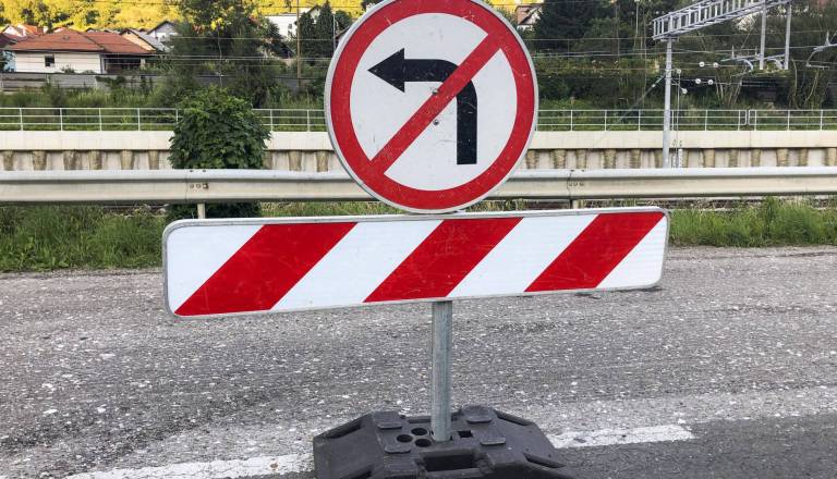 Zaradi gradnje krožišča zaprt krak proti centru, promet bo potekal izmenično