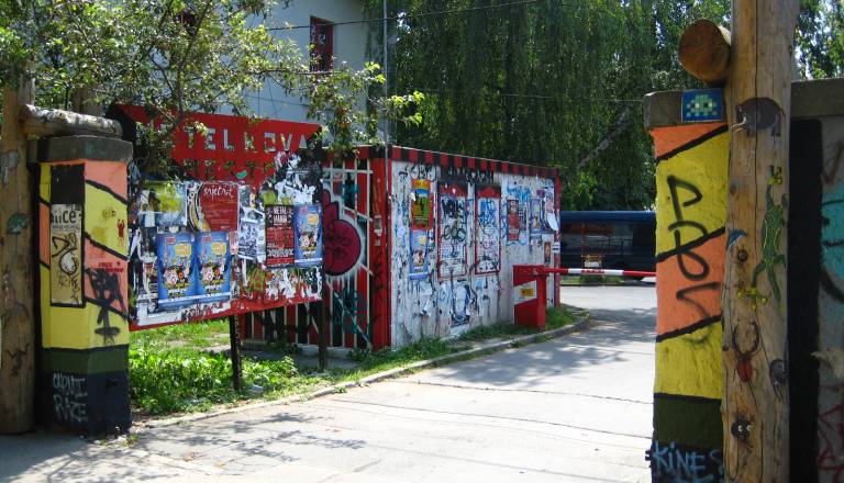 Panika na družbenih omrežjih: V Ljubljani številna posilstva, vpleteni naj bi bili migranti