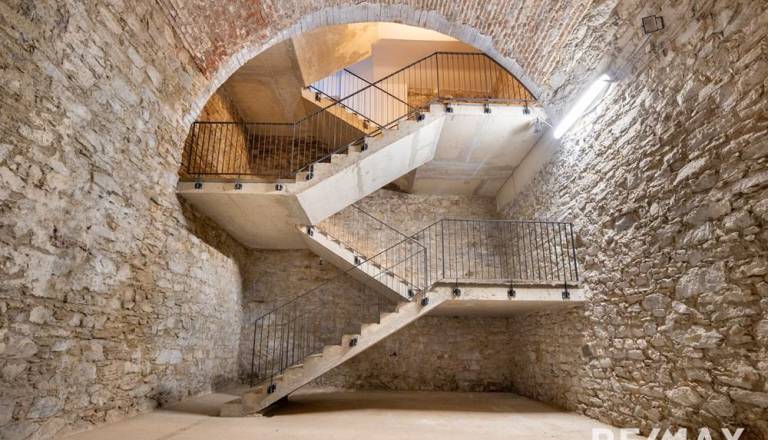 Novega lastnika išče »najlepša klet v Mariboru«, bi jo kupili? 