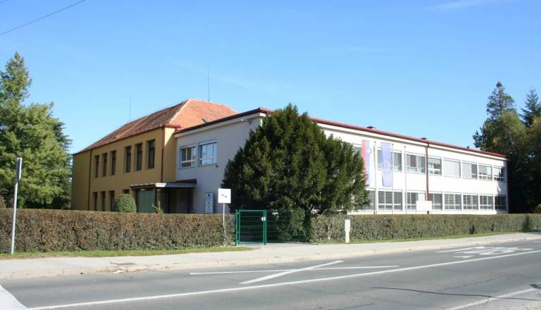 Po napadu na učenca se je oglasila šola: Starši so želeli »urediti zadeve« z domnevno vpletenimi učenci