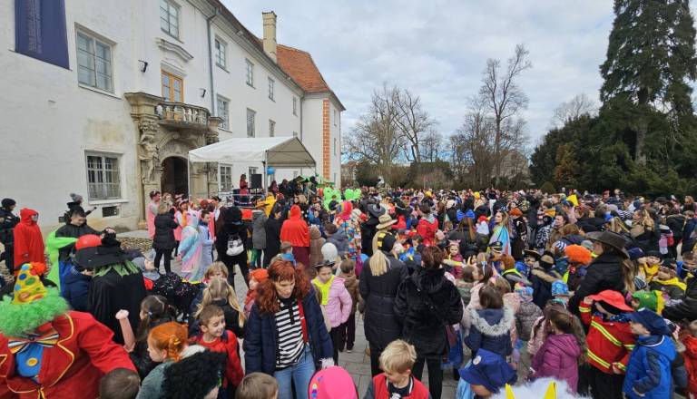 Pustno rajanje bo spremljalo muhasto vreme