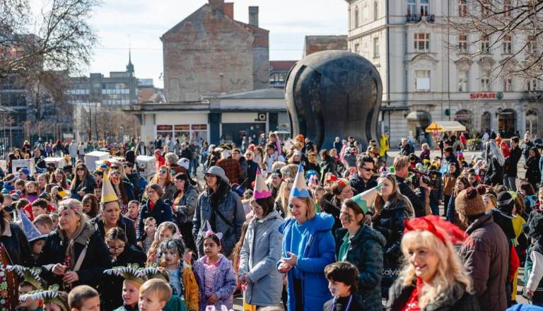 Pustne povorke v znamenju vremena