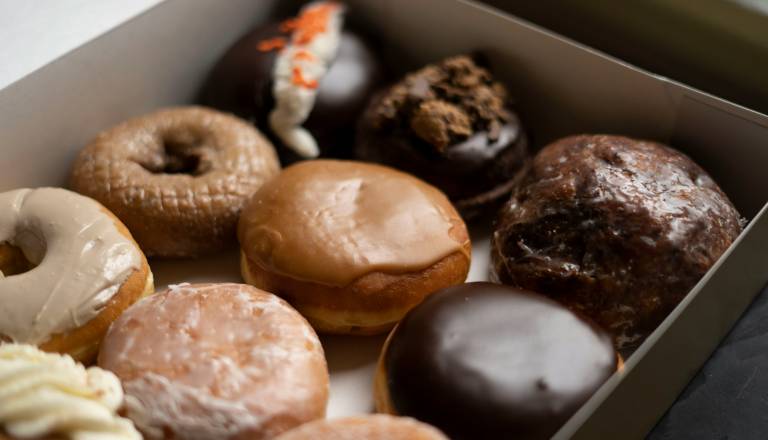 Kakšni so naši, vemo, kako pa pustne sladice povezujejo Evropo?