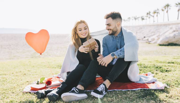 Komu bo valentinovo pod luno v kozorogu prineslo usodno srečanje?