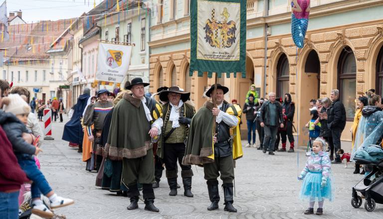 FOTO in VIDEO: Mesto Ptuj zaživelo ob tradicionalnem pustnem korzu
