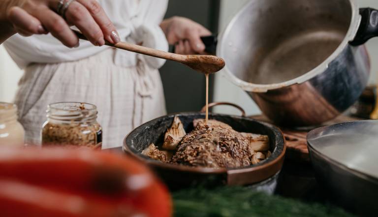 Iščete službo na Dolenjskem? Iščejo direktorja, kuharja in geodeta
