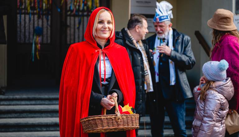 FOTO: Županja Nuška Gajšek navdušila kot Rdeča kapica