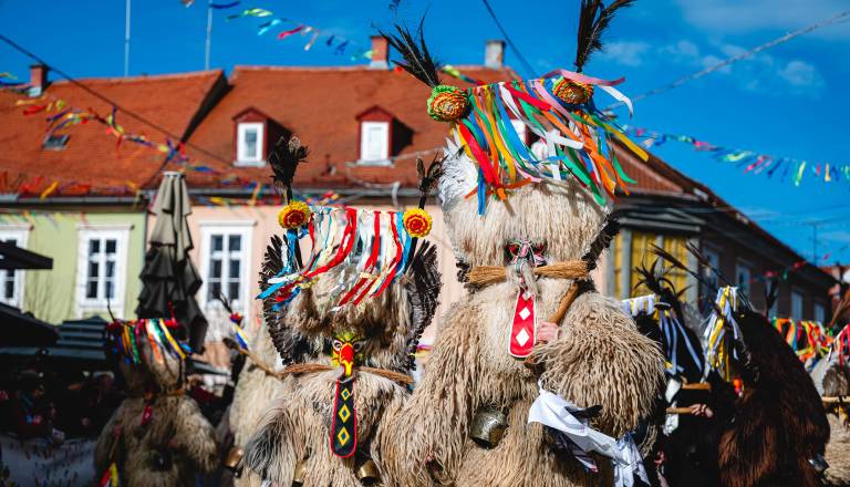 FOTO in VIDEO: Pustni spektakel na Ptuj spet privabil nepregledno množico