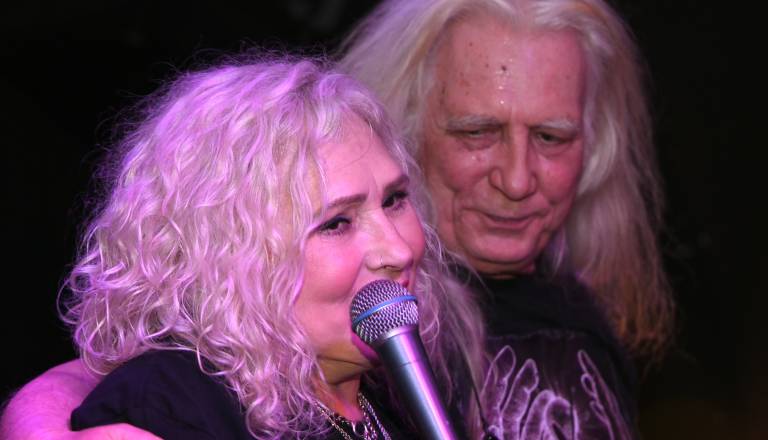 FOTO in VIDEO: Denis & Denis napolnila MIKK in navdušila na pustni diskoteki