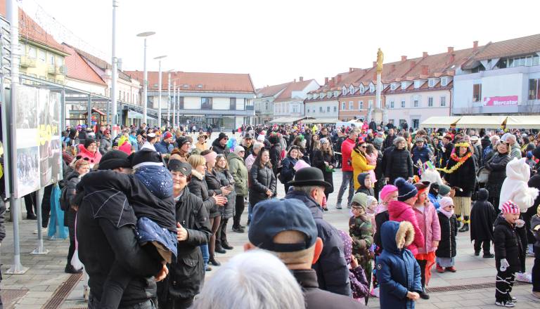 FOTO in VIDEO: Fašenk v Lotmerki znova preganjal zimo