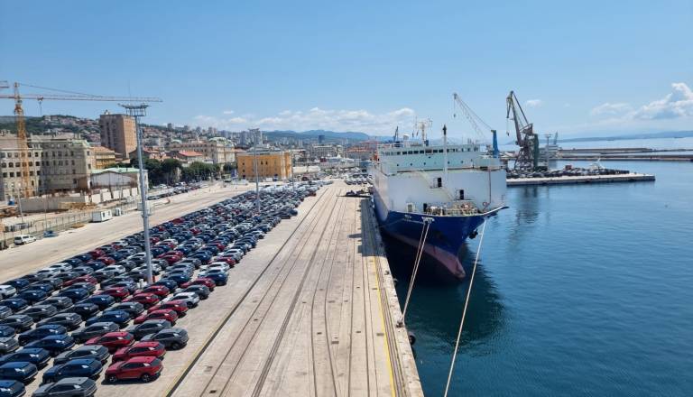 Turški ladji odpovedal pogon, zaneslo jo je v Titovo plavajočo rezidenco