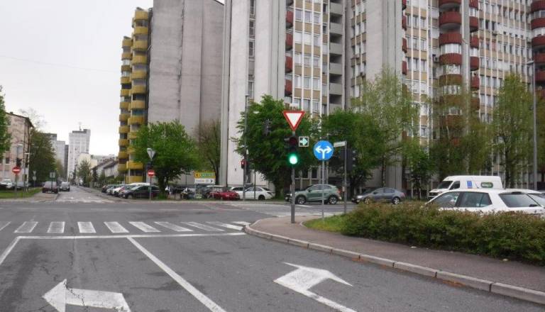 Prosto zavijanje desno pri rdeči? Župan Janković zavrnil pobudo meščana