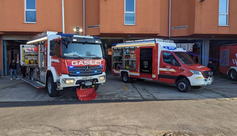 Vozilo na območju Podlehnika zdrsnilo čez previs, gasilci preprečili hujše posledice