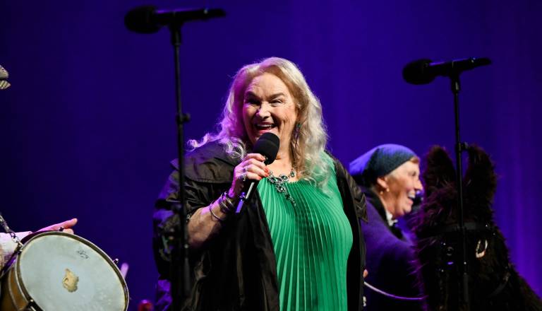 Solze in aplavz: Poslovila se je Elda Viler