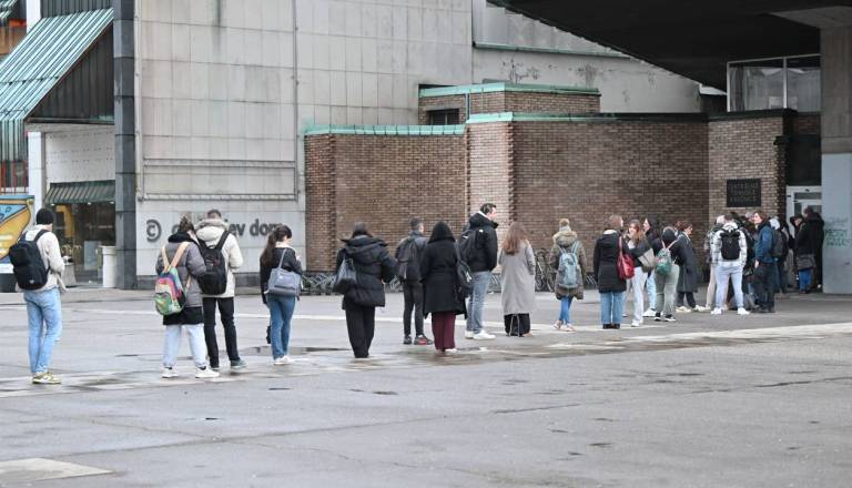 Bodo vrste pred CTK manjše? Maja v Ljubljani okoli 100 novih čitalniških mest