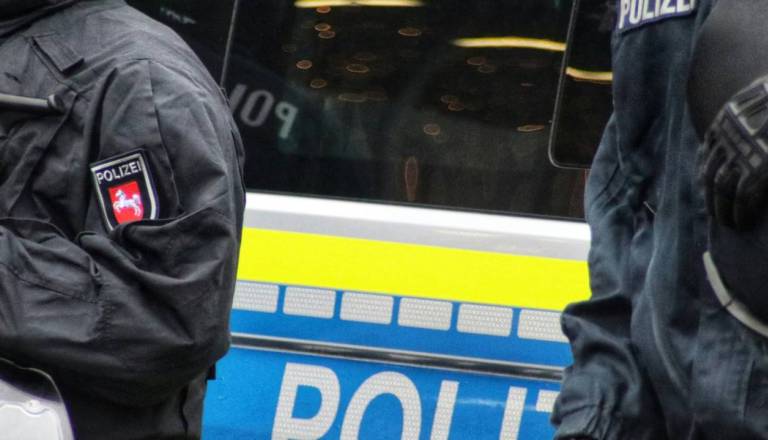 Grozljivka: Več let skrivala truplo mame, da bi še naprej dobivala njeno pokojnino