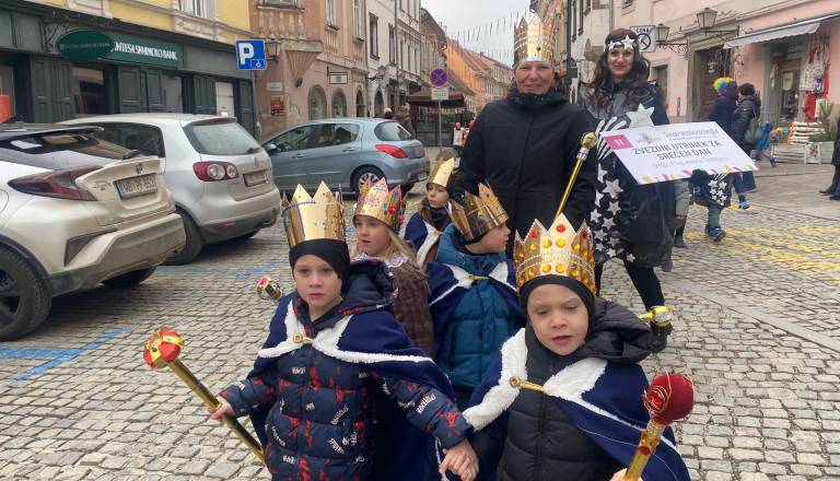 FOTO in VIDEO: Najmlajši so prevzeli pustno dogajanje na Ptuju
