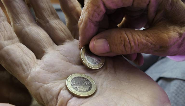 Višje bodo pokojnine, koliko bo upokojencem kapnilo na račun?