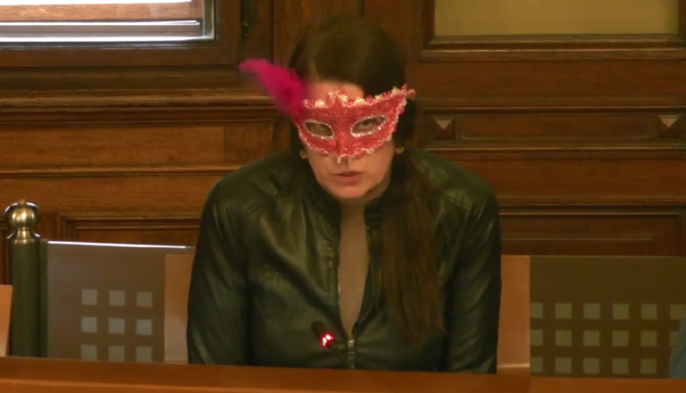 Načelnica Marija Fabčič z masko na obrazu o vpisu v ljubljanske vrtce: »Prostih mest je le 455!«