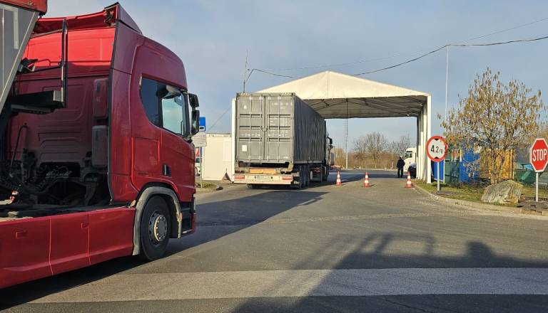 Odločale so sekunde: Policista z odločnim dejanjem 63-letnici rešila življenje