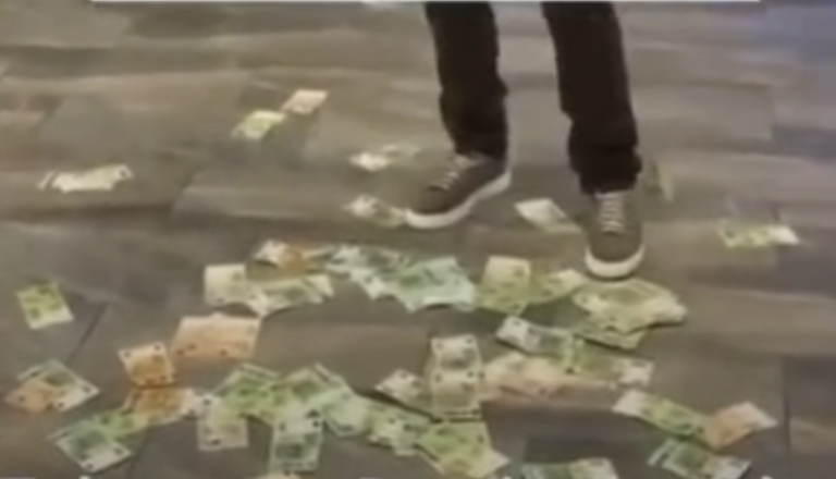 VIDEO: Ob izvršbah na socialne transferje razburja nova objava: »Tako se pa Romi zabavajo na Dolenjskem«