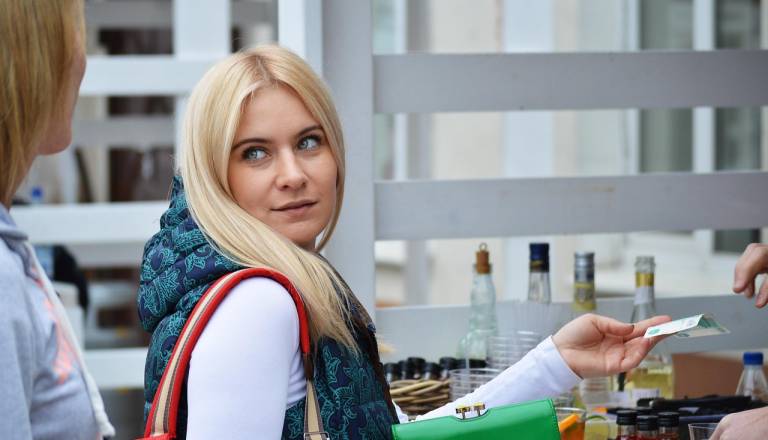 Se v dveh priljubljenih trgovinah v Sloveniji res ne da več kupiti cigaret? Preverili smo