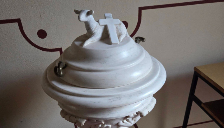 Po vandalskem dejanju v Murski Soboti krstni kamen že obnovljen