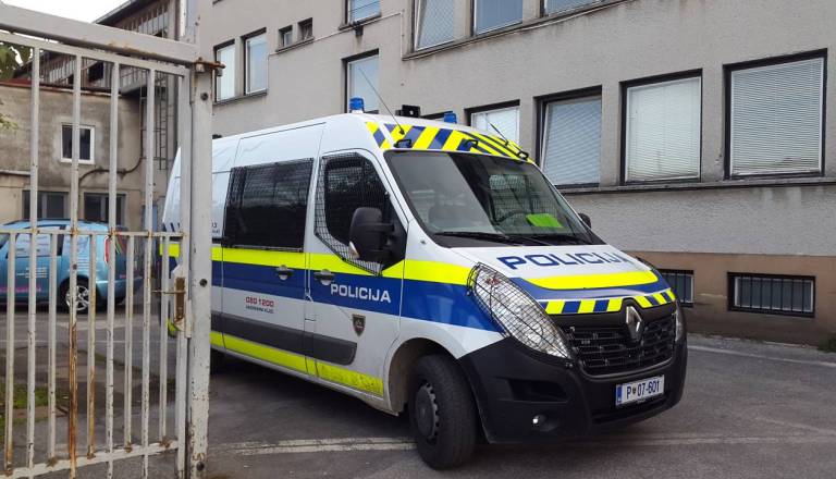 Štajerski policisti razbili mednarodno kriminalno združbo, zasegli 60.000 tablet in drog