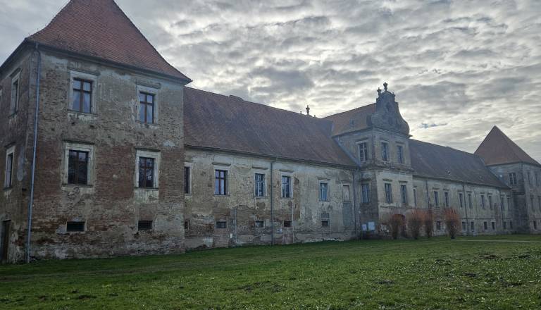 Prostori v pritličju gradu Rakičan iščejo najemnika