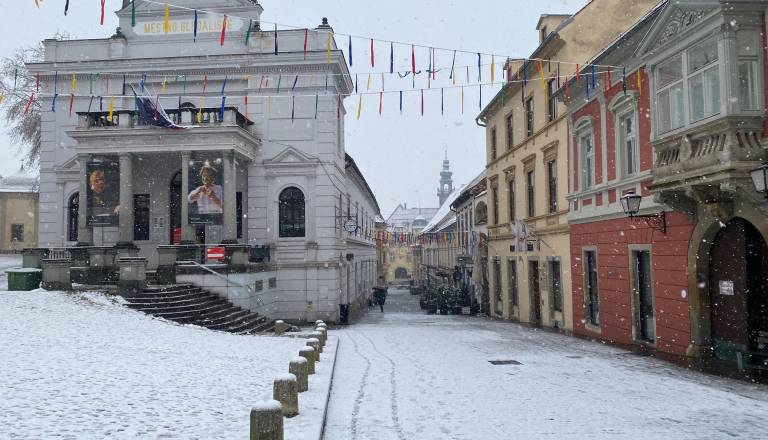 Meja sneženja se bo spuščala, možen sneg do nižin