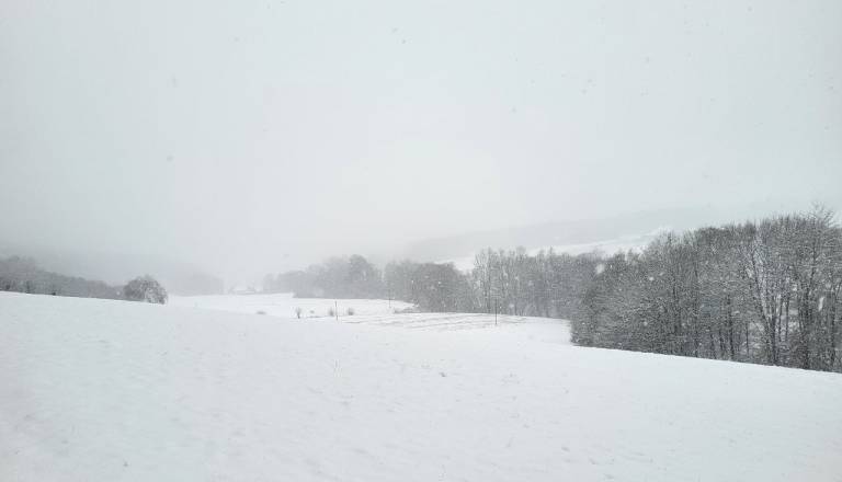 Vremenoslovci izdali oranžno opozorilo, nevarnost tudi snegoloma