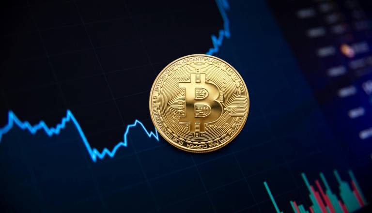 Bitcoin tone: Kaj se skriva za novim padcem kriptovalut?