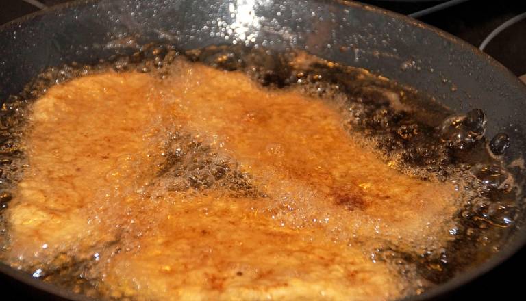 Ste vedeli, da lahko iz odpadnega olja nastanejo svečke?