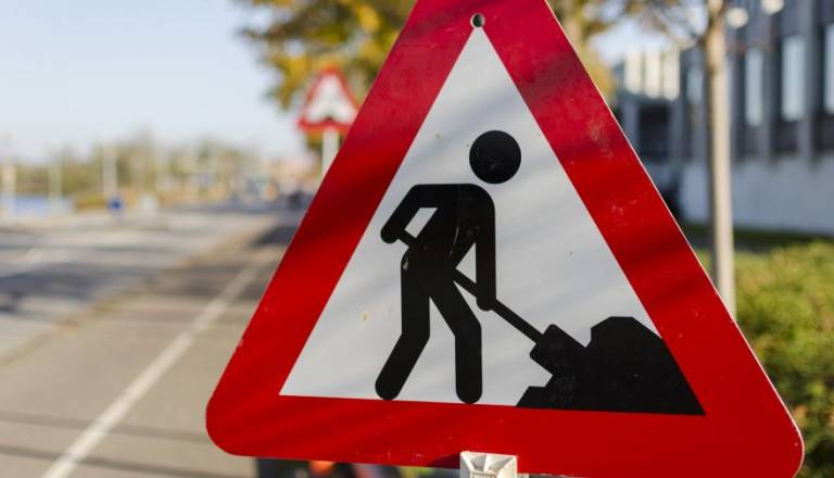 Vozniki, pozor! Delna zapora ceste na Grajenščaku