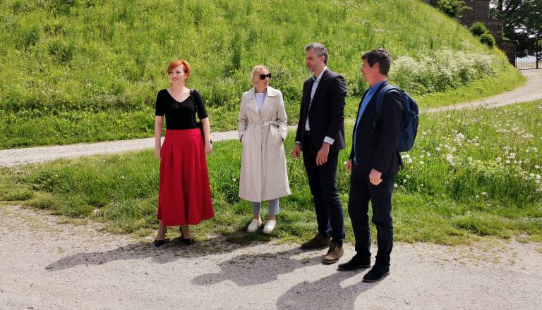 Ministrica Vrečko pojasnjuje, zakaj se obnova grajske žitnice na Ptuju še ni začela