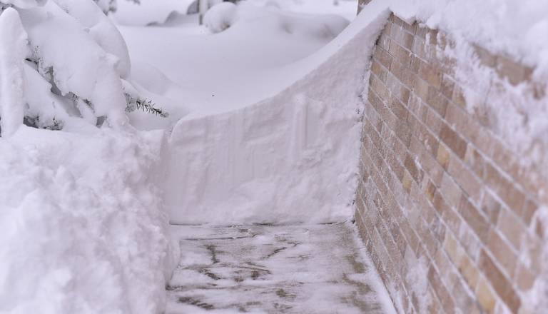 Sneg tudi na Madžarskem povzroča obilne težave