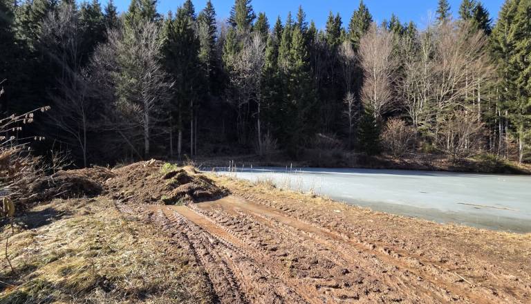 Gorenjka fotografirala jezero, fotografije sprožile prepir: Skrb ali vmešavanje?