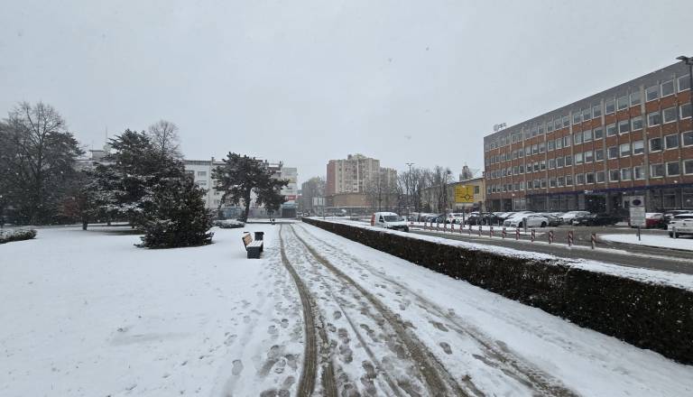 Zimske razmere tudi v Murski Soboti,  ostali tudi brez elektrike