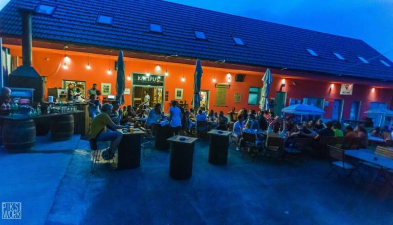 Glasba s tega ljubljanskega kampusa trese šipe in živce sosedov ob 2:40 ponoči