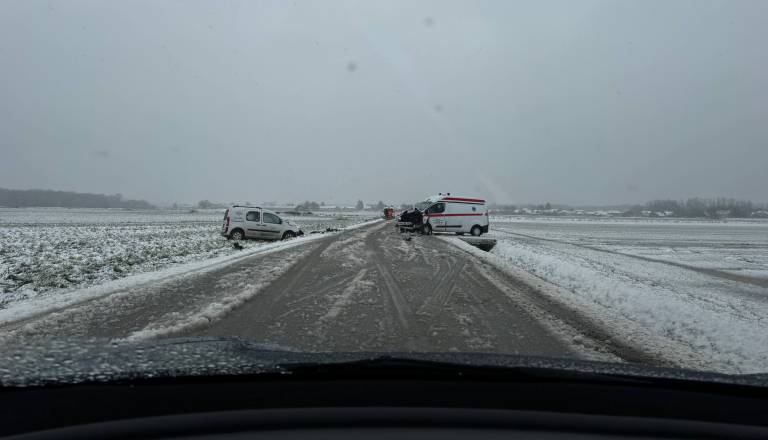 FOTO: Čelno trčenje na cesti ...