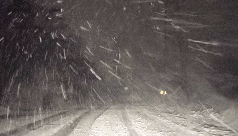 Zdrsi vozil, na štajerski avtocesti oviran promet