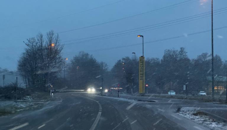 Zdrsi vozil, na štajerski avtocesti oviran promet